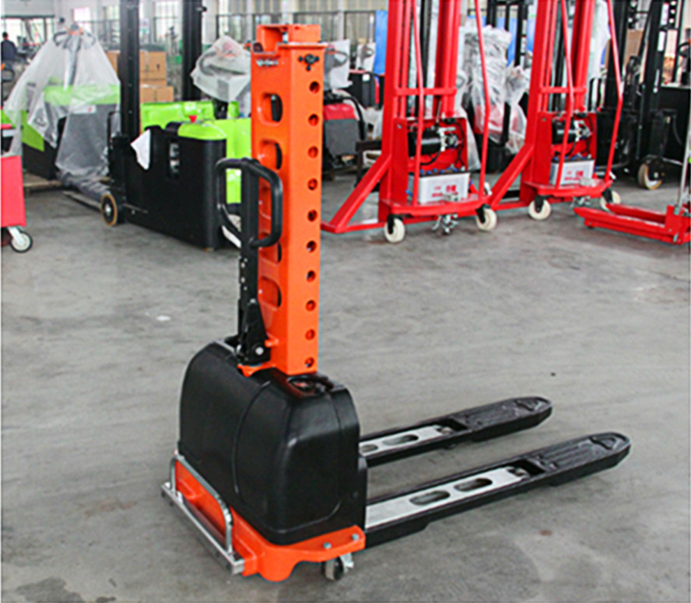 SSL self-elevating stacker 1